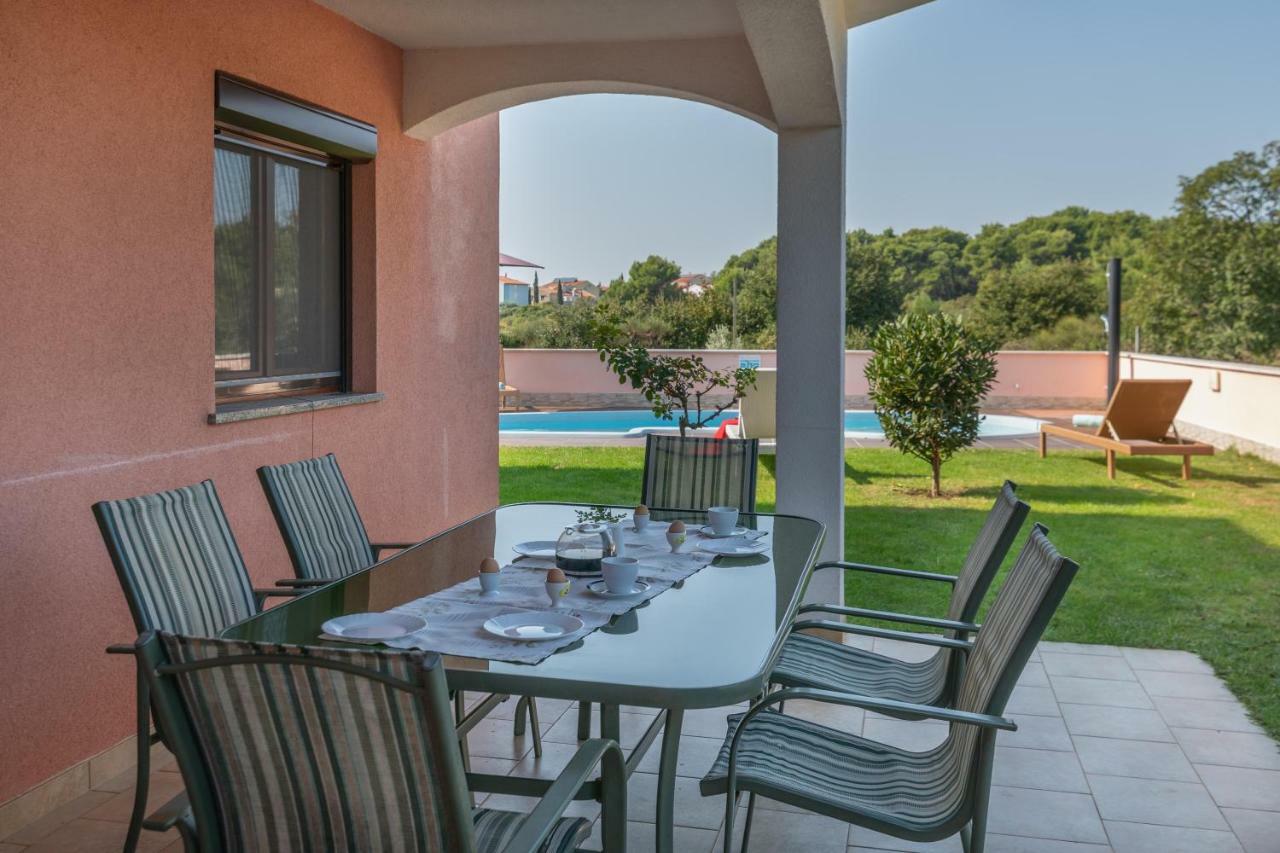 Ferienhaus Joy Ližnjan Extérieur photo