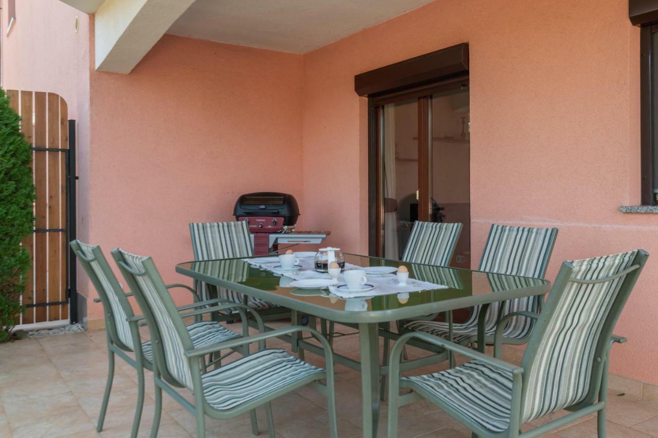 Ferienhaus Joy Ližnjan Extérieur photo