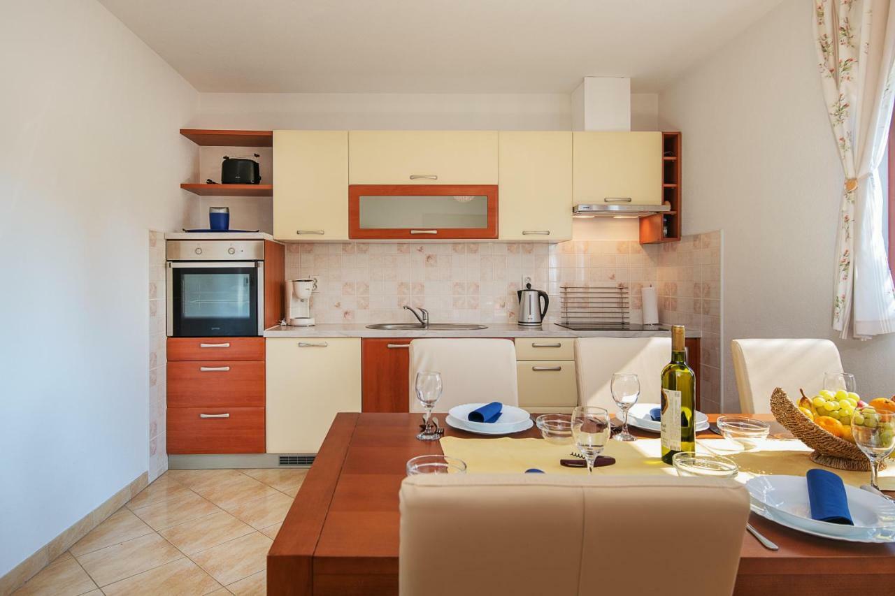 Ferienhaus Joy Ližnjan Extérieur photo