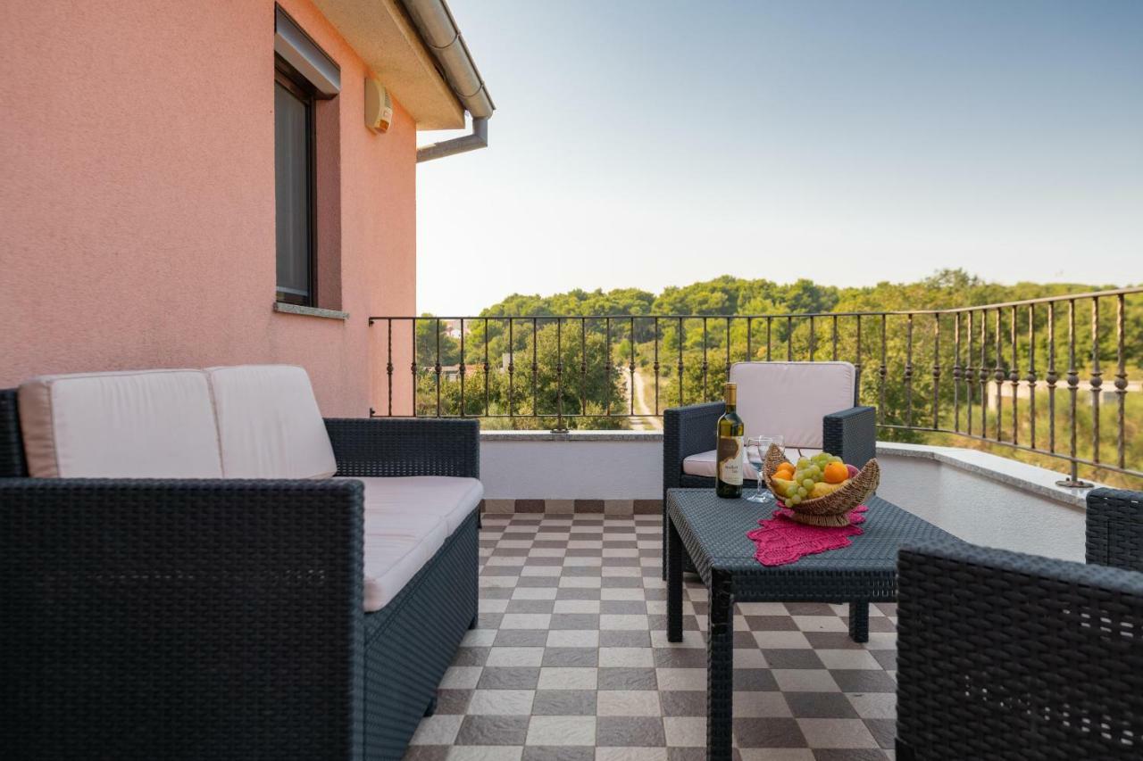 Ferienhaus Joy Ližnjan Extérieur photo