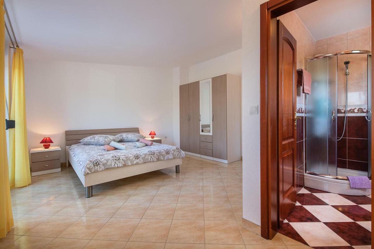 Ferienhaus Joy Ližnjan Extérieur photo